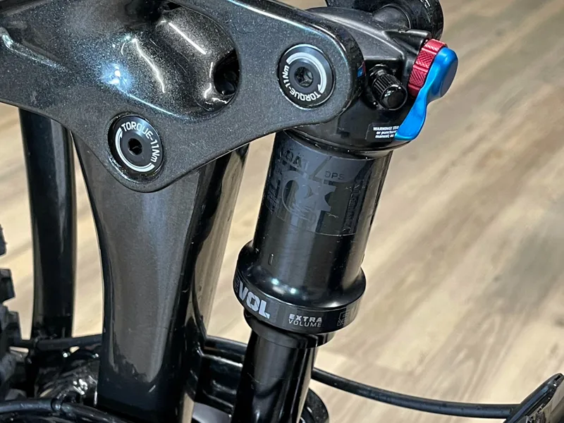 Liv Intrigue 29 1 Medium Smoke Metal 2022-8